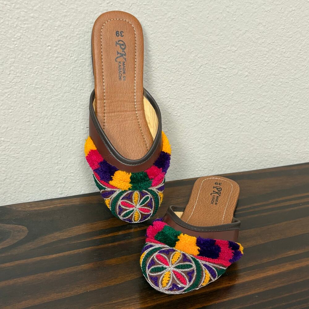 Size 39 Approx US Women’s 8.5 Indian Bohemian Boho Style Colorful Slip On Shoes